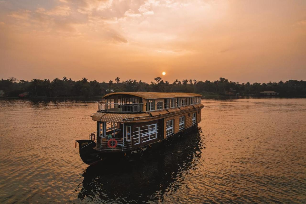 Hotel Venice Premium Houseboats Alleppey à Alappuzha Extérieur photo