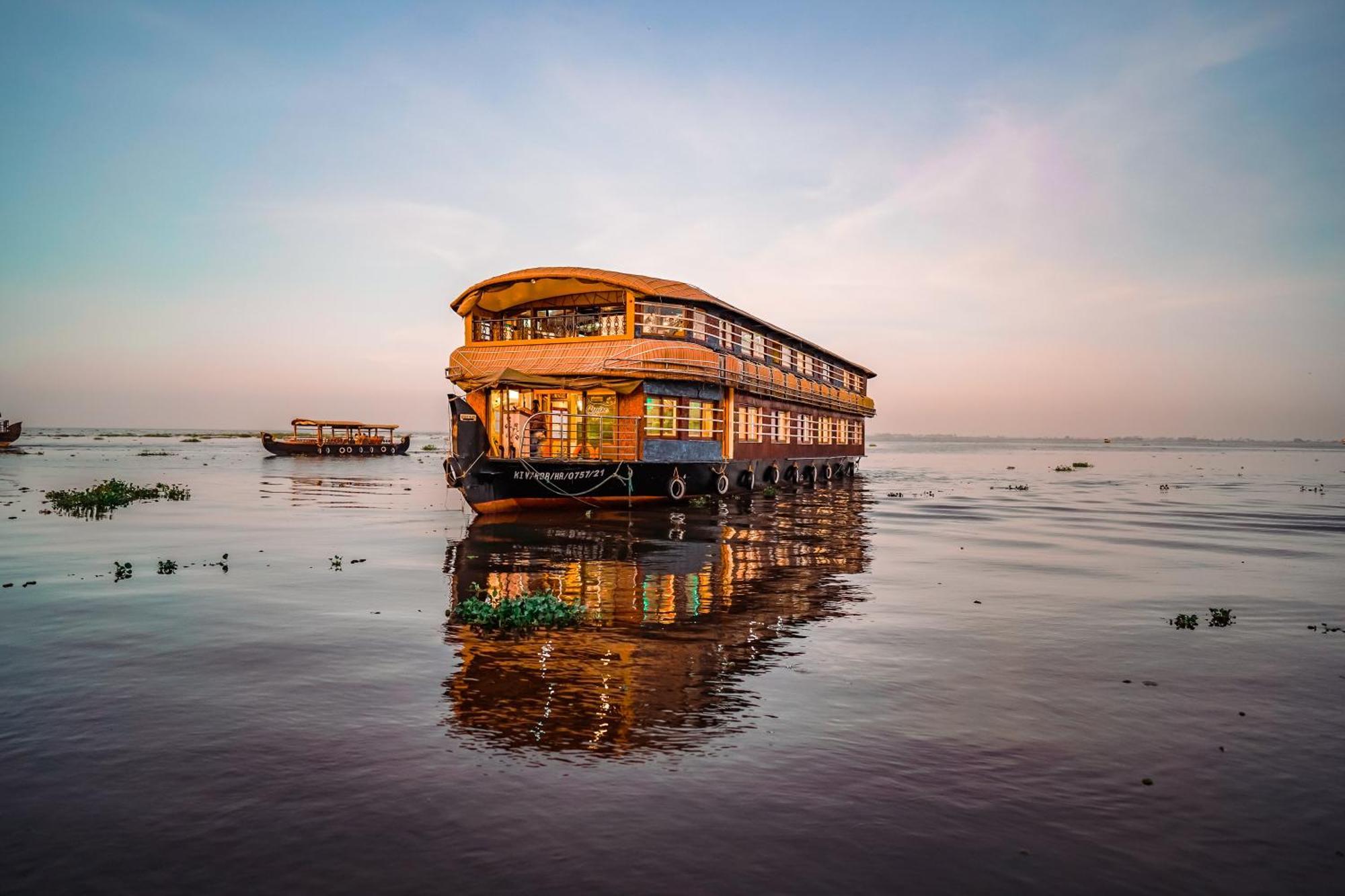 Hotel Venice Premium Houseboats Alleppey à Alappuzha Extérieur photo