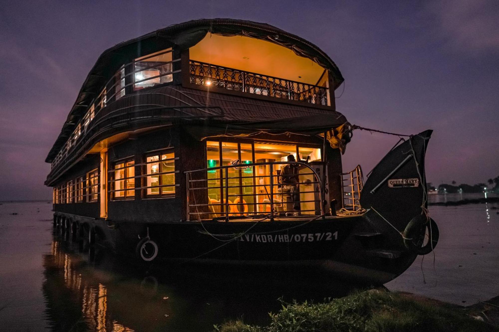 Hotel Venice Premium Houseboats Alleppey à Alappuzha Extérieur photo