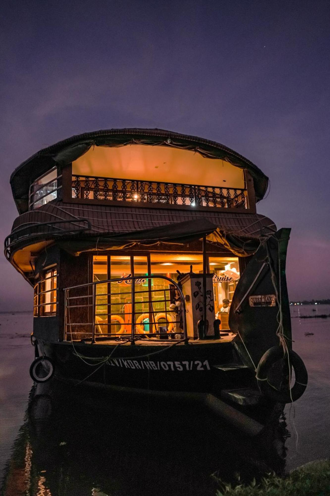 Hotel Venice Premium Houseboats Alleppey à Alappuzha Extérieur photo