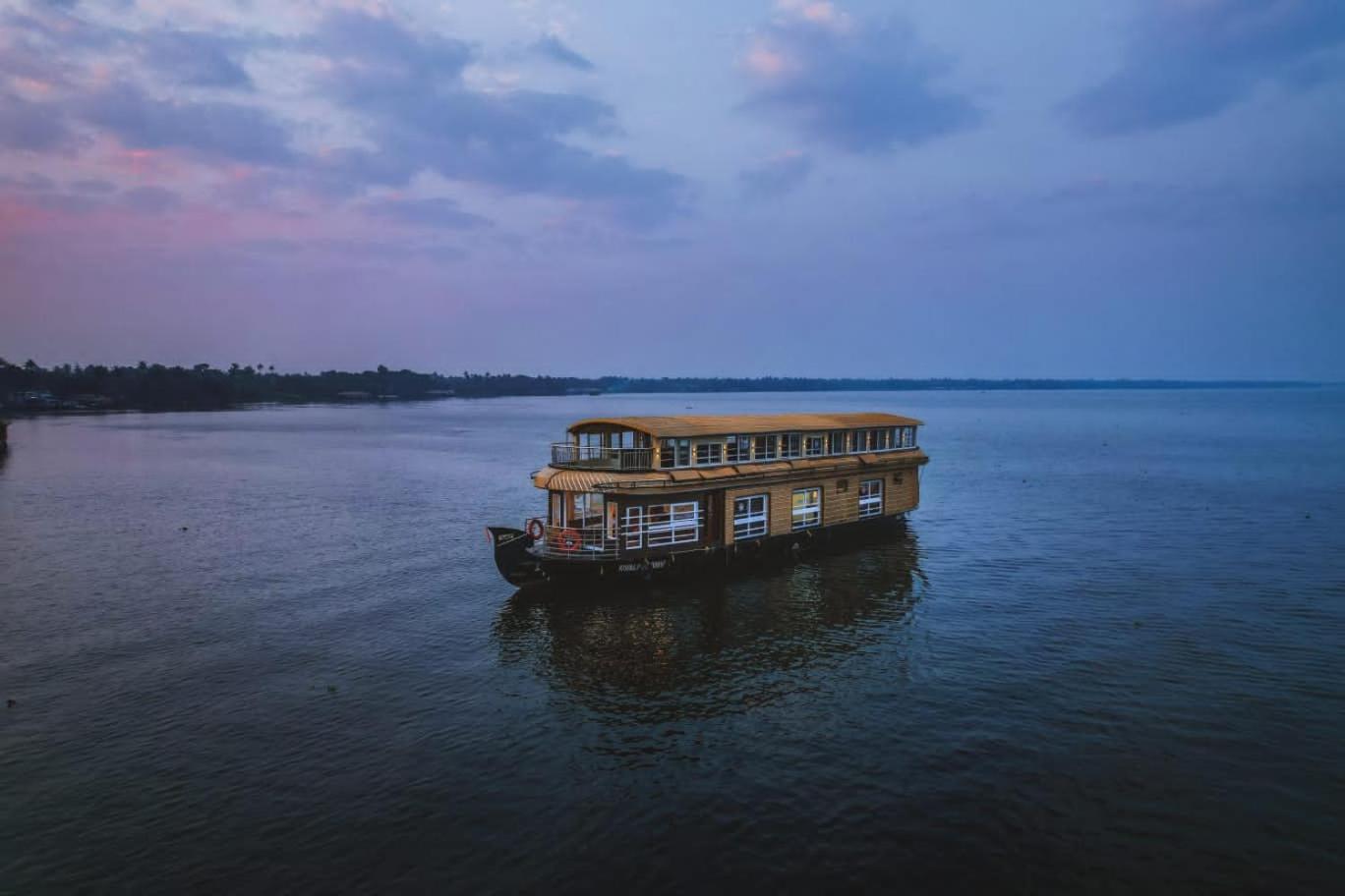 Hotel Venice Premium Houseboats Alleppey à Alappuzha Extérieur photo