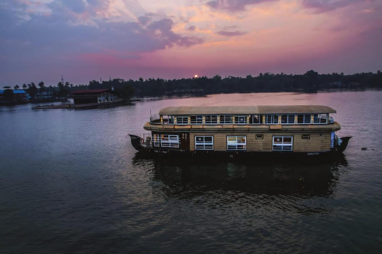 Hotel Venice Premium Houseboats Alleppey à Alappuzha Extérieur photo