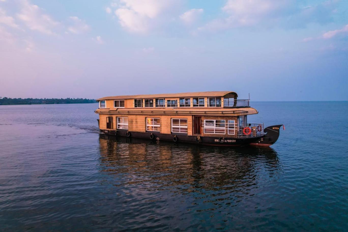 Hotel Venice Premium Houseboats Alleppey à Alappuzha Extérieur photo