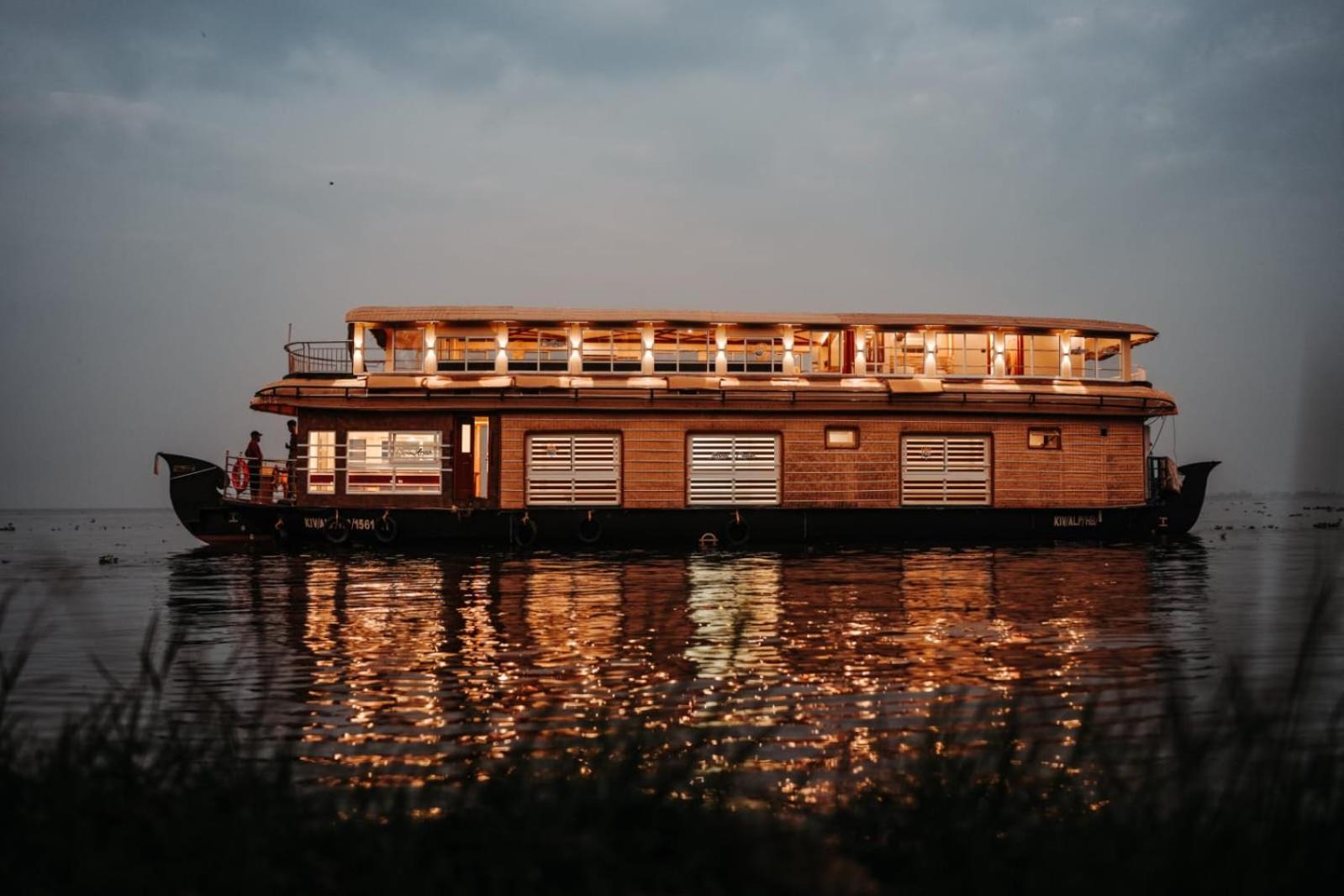 Hotel Venice Premium Houseboats Alleppey à Alappuzha Extérieur photo