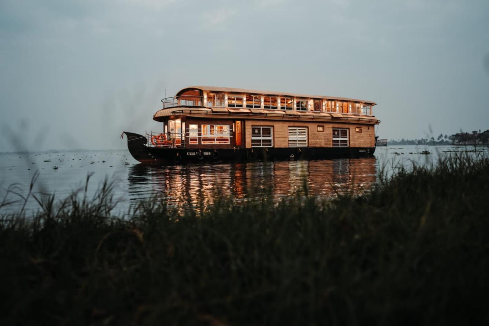 Hotel Venice Premium Houseboats Alleppey à Alappuzha Extérieur photo